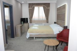 Postel nebo postele na pokoji v ubytování Hotel Intergaj Bijeljina