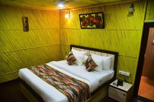 Letto o letti in una camera di Hotel Bamboo Castle