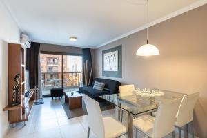 a living room with a table and a couch at AT Suites in Córdoba