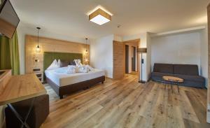 Rúm í herbergi á Hotel Hubertushof