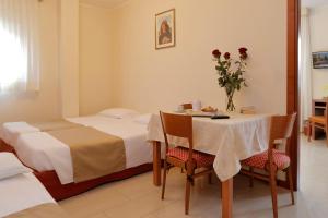 Postel nebo postele na pokoji v ubytování Hotel Michelangelo