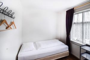 Uma cama ou camas num quarto em Guesthouse Andrea