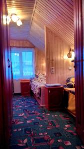 a small room with two beds and a window at Cottage Ozerniy in Lazeshchyna