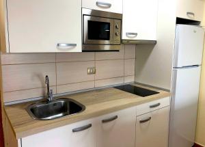 Kuchyňa alebo kuchynka v ubytovaní Apartamentos La Puntilla Mogan