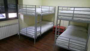 A bed or beds in a room at El cordal de laciana