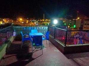 Balkón nebo terasa v ubytování hotel arganier tafraoute