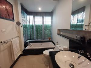 Ванная комната в Private Tropical Pool Villa with 18 meter Pool in Phuket