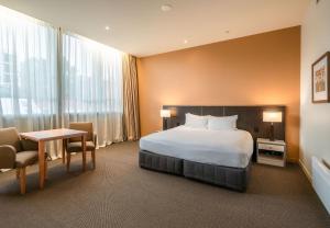 Postel nebo postele na pokoji v ubytování Scenic Hotel Dunedin City + 37 fotografií