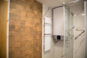 Ένα μπάνιο στο Lukas Superior Apartment & SPA +8 φωτογραφίες