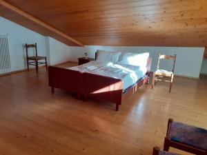 En eller flere senge i et værelse på Mandarda stile rustico 6/8 letti