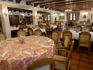 A restaurant or other place to eat at Los Bronces