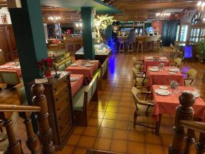 A restaurant or other place to eat at Los Bronces