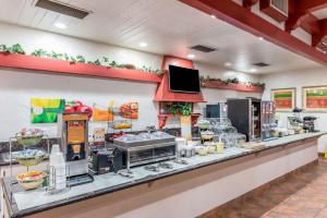 a restaurant with a counter with food on it at Quality Inn Payson in Payson