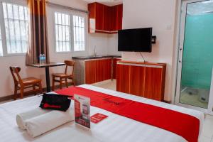 a hotel room with a bed and a television at RedDoorz Plus near Camella La Brisa Lapulapu in Cebu City