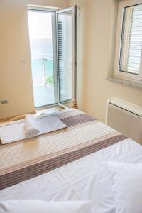 Posteľ alebo postele v izbe v ubytovaní Apartments Citrine on the beach