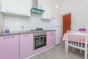 Ett kök eller pentry på Apartments Ana Maria