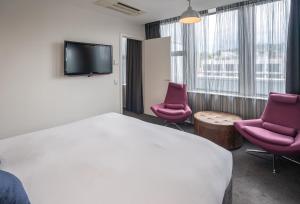 TV a/nebo společenská místnost v ubytování Scenic Hotel Dunedin City