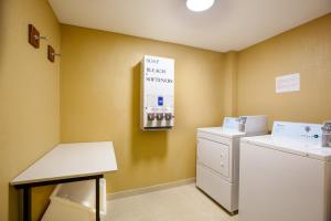a laundry room with a washer and dryer at Holiday Inn Express San Jose Airport, an IHG Hotel in Alajuela