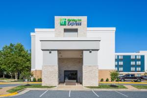 a rendering of the front of a building at Holiday Inn Express - Lorton, an IHG Hotel in Lorton