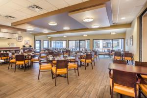 Restoran atau tempat makan lain di Holiday Inn Chicago North - Gurnee, an IHG Hotel