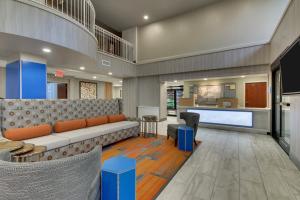 a living room with a couch and a kitchen at Holiday Inn Express & Suites Atlanta Perimeter Mall Hotel, an IHG Hotel in Sandy Springs