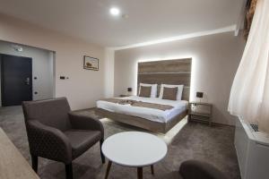 Postel nebo postele na pokoji v ubytování Hotel Intergaj Bijeljina
