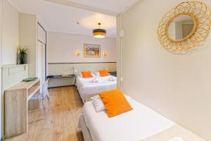 Un ou plusieurs lits dans un hébergement de l'établissement Hotel Cote Basque
