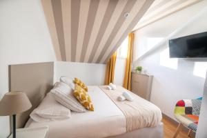 Un ou plusieurs lits dans un hébergement de l'établissement Hotel Cote Basque