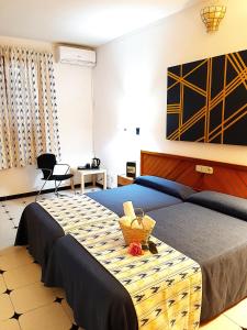 a bedroom with a bed with a basket on a table at Hostal Ca'n Tiu in Alaró