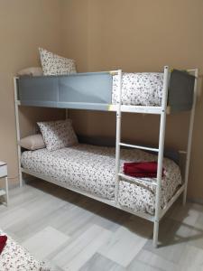 a couple of bunk beds in a room at CENTRICO Y LUMINOSO CON 2 DORMITORIOS. A/C + WIFI in Seville