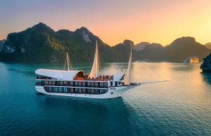 Снимка в галерията на Sena Cruises - Wonder On Lan Ha Bay в Ха Лонг