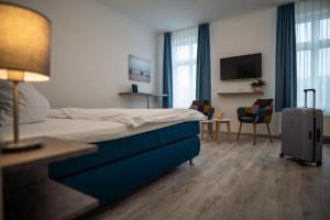 TV a/nebo společenská místnost v ubytování Hotel Hanseat Stralsund