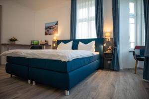 Postel nebo postele na pokoji v ubytování Hotel Hanseat Stralsund