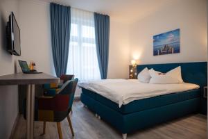 Postel nebo postele na pokoji v ubytování Hotel Hanseat Stralsund