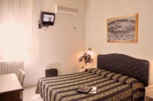 Ένα ή περισσότερα κρεβάτια σε δωμάτιο στο Hotel Genius