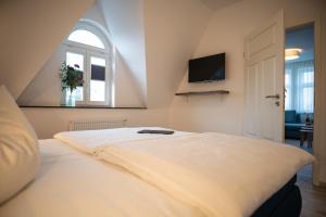 Postel nebo postele na pokoji v ubytování Hotel Hanseat Stralsund