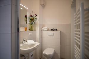 Koupelna v ubytování Hotel Hanseat Stralsund