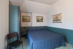 A bed or beds in a room at Hotel Tirreno