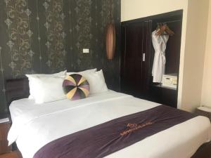 Кровать или кровати в номере Hanoi Impressive Hotel