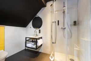 Bilik mandi di ibis Styles Dresden Neustadt