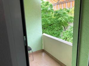 a room with a balcony with a chair and a window at Unterkunft in Mainz Stadt in Mainz