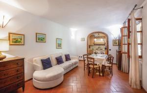 a living room with a couch and a table at Agriturismo Mannaioni in Volterra