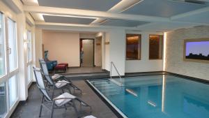 สระว่ายน้ำที่อยู่ใกล้ ๆ หรือใน Hotel & Gasthof Richard Held
