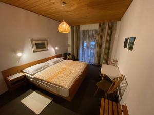 En eller flere senge i et værelse på Gasthof Albergo Ressmair