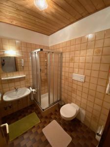 Et badeværelse på Gasthof Albergo Ressmair
