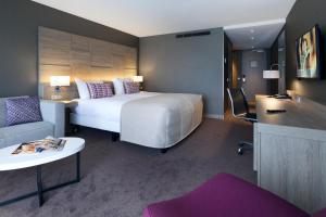 Postel nebo postele na pokoji v ubytování Van der Valk Hotel Haarlem