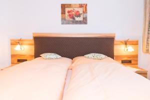 A bed or beds in a room at Haus Dorferstuck