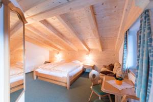 A bed or beds in a room at Haus Dorferstuck