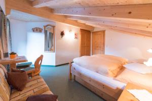 A bed or beds in a room at Haus Dorferstuck