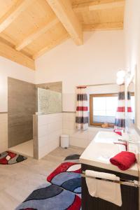 A bed or beds in a room at Haus Dorferstuck